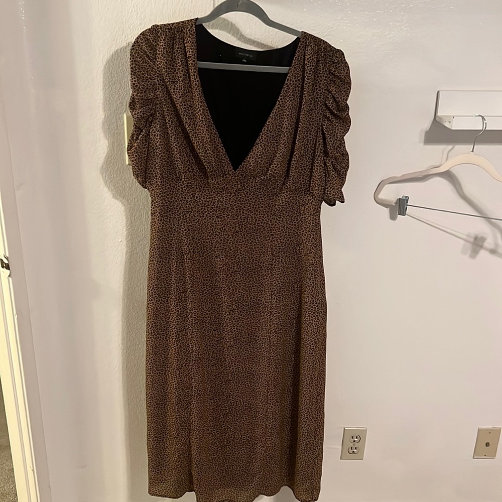 MIDI dress with deep V and puff sleeves